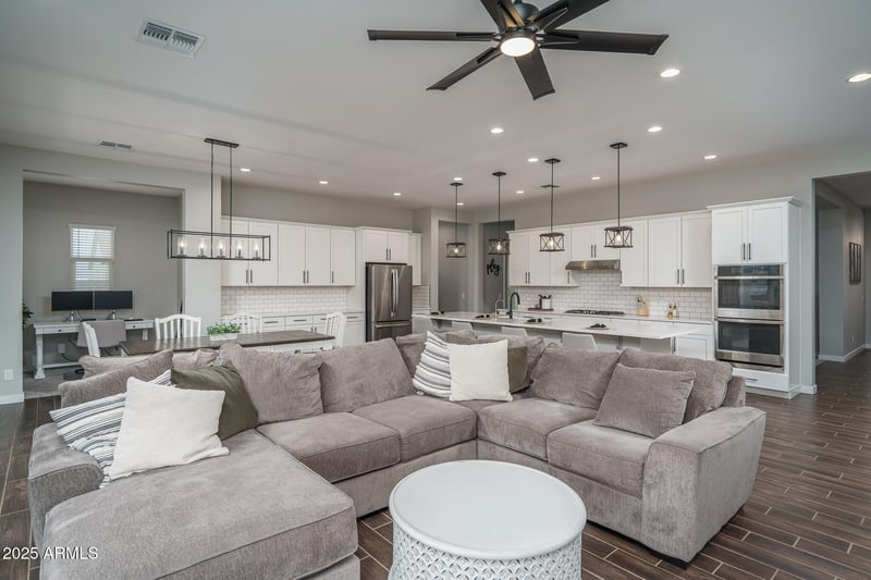 12702 Sierra Vista Dr, Glendale, AZ 85307