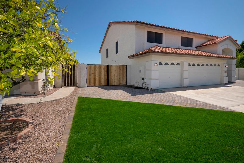 12705 N 57th Dr, Glendale, AZ 85304