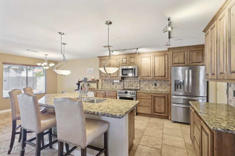 12748 57th Dr, Glendale, AZ 85304