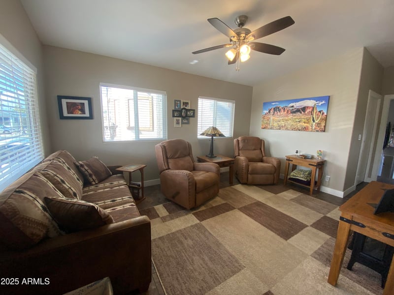 1277 Shawnee Dr, Apache Junction, AZ 85119