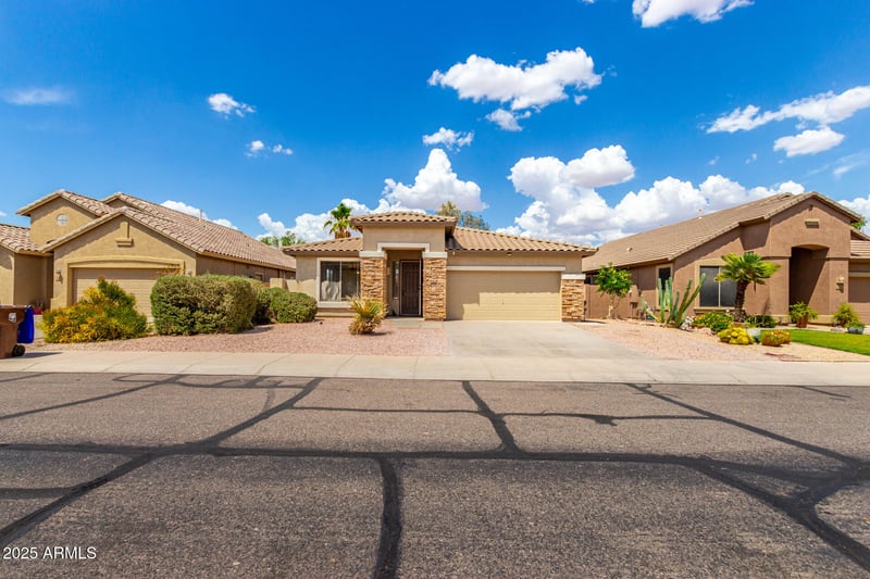 128 Canary Ct, San Tan Valley, AZ 85143