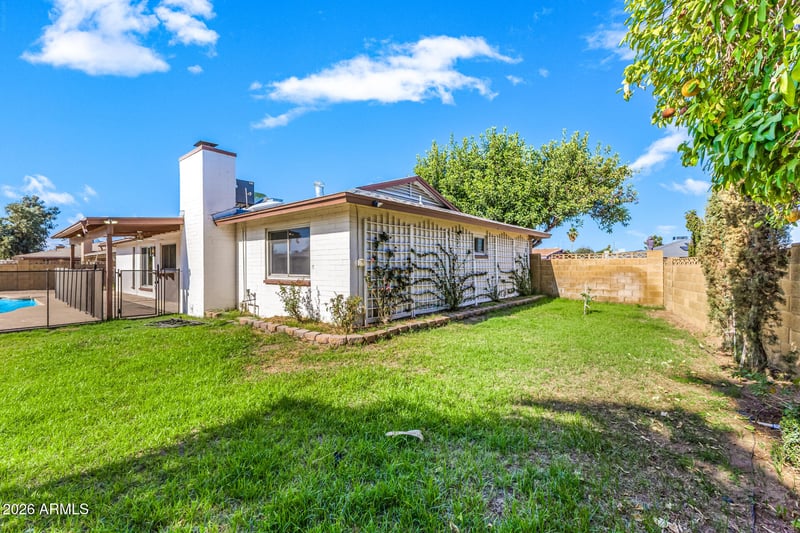 12810 44th Dr, Glendale, AZ 85304