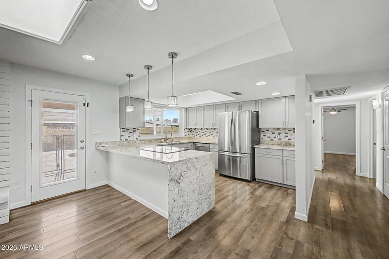 12810 44th Dr, Glendale, AZ 85304