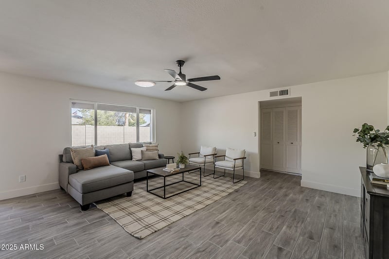 12817 50th Ln, Glendale, AZ 85304