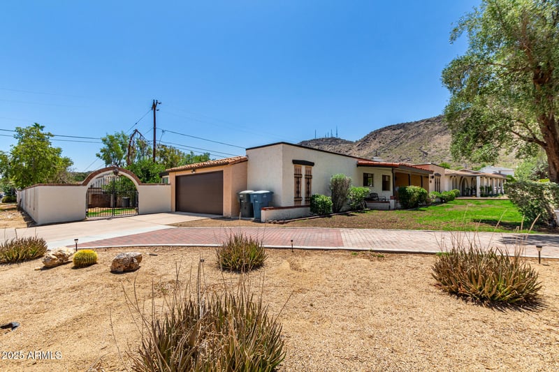 12835 16th Dr, Phoenix, AZ 85029
