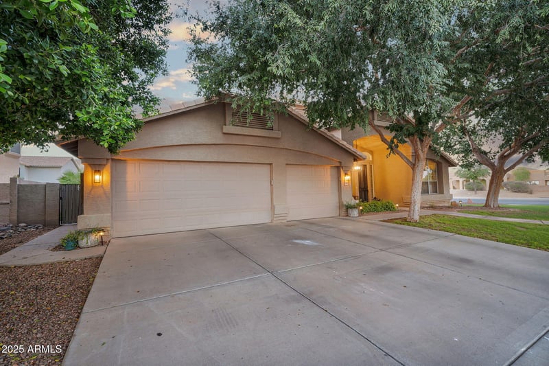 1284 Stacey Ln, Tempe, AZ 85284