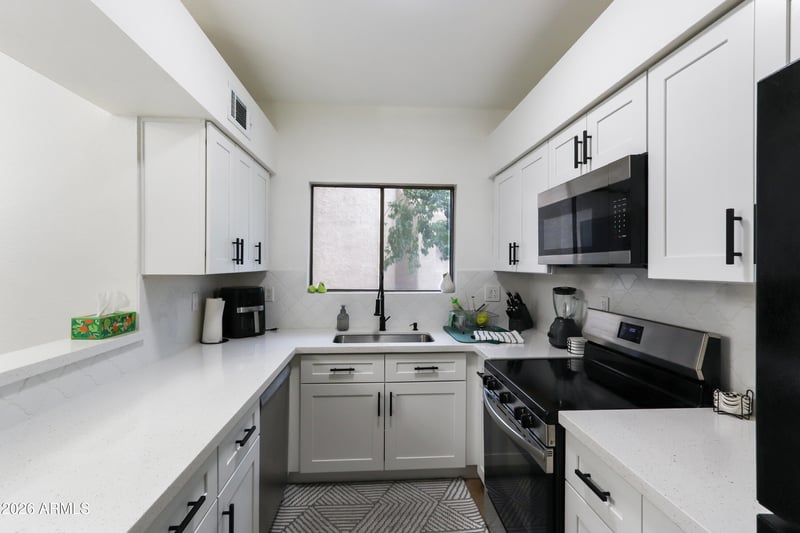 1287 Alma School Rd #206, Chandler, AZ 85224