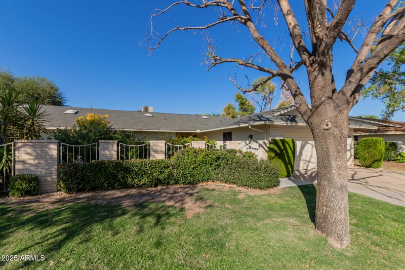 12926 Castle Rock Dr, Sun City West, AZ 85375