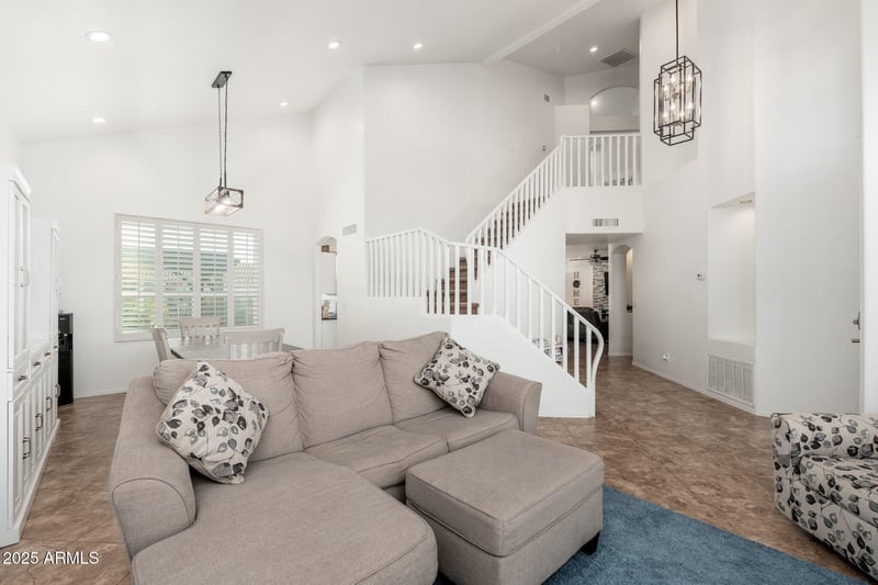 13 Silverwood Dr, Phoenix, AZ 85045