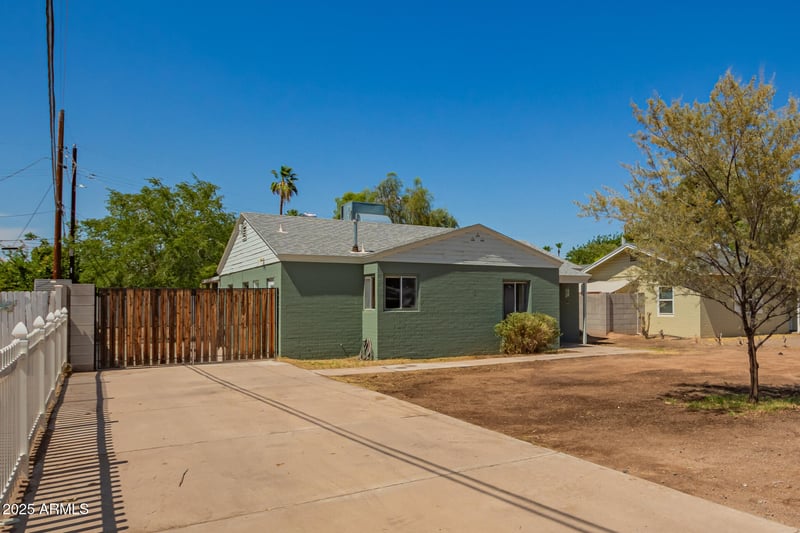 1300 Meadowbrook Ave, Phoenix, AZ 85014