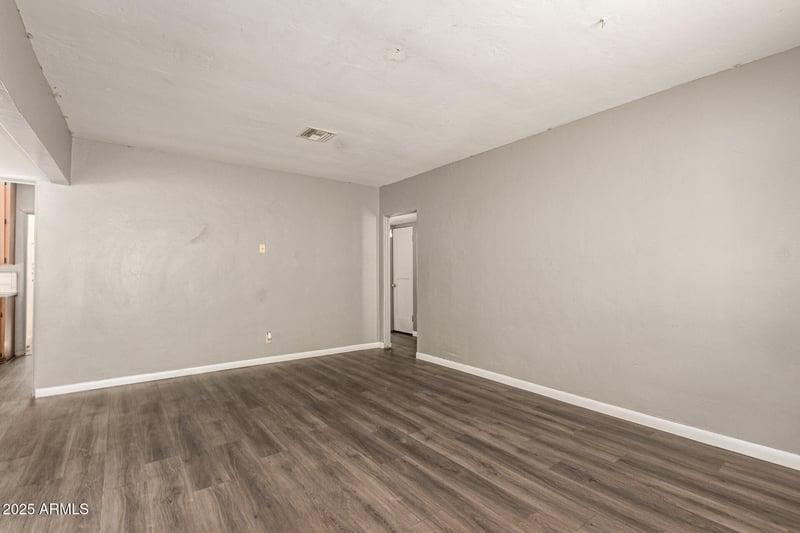 1300 Meadowbrook Ave, Phoenix, AZ 85014