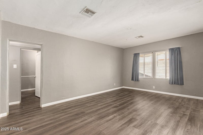 1300 Meadowbrook Ave, Phoenix, AZ 85014