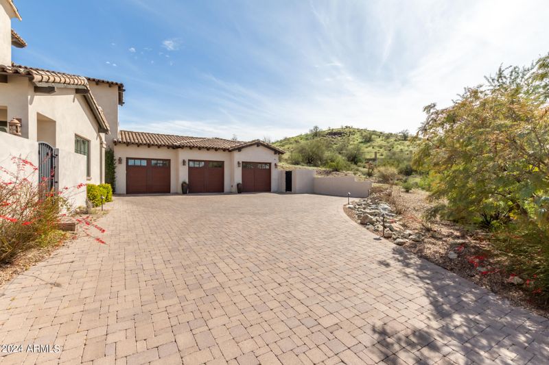 13009 S Warpaint Dr, Phoenix, AZ 85044