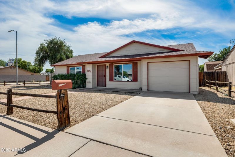 1301 W Hononegh Dr, Phoenix, AZ 85027