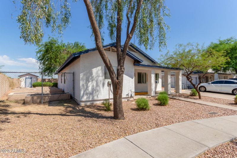 1302 E Apollo Rd, Phoenix, AZ 85042