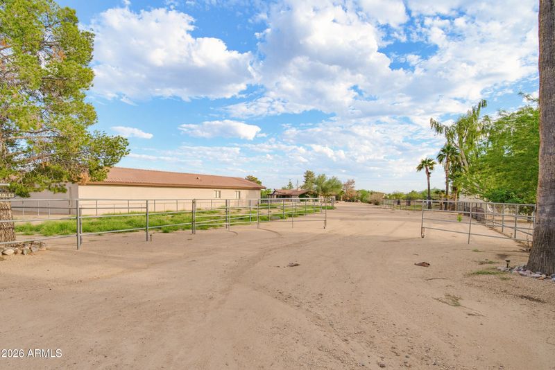 1302 E Maddock Rd, Phoenix, AZ 85086