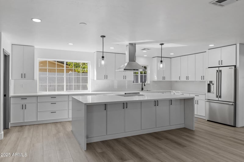 1302 Golden Ln, Phoenix, AZ 85021