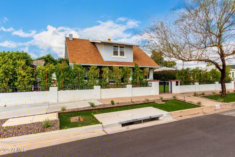 1302 Pierce St, Phoenix, AZ 85006