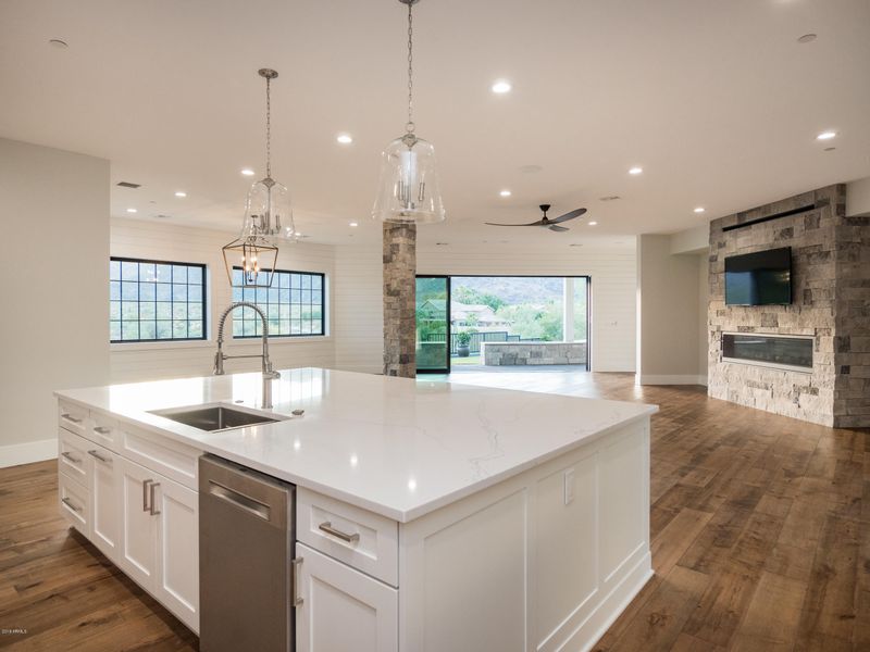 13029 S Warpaint Dr, Phoenix, AZ 85044