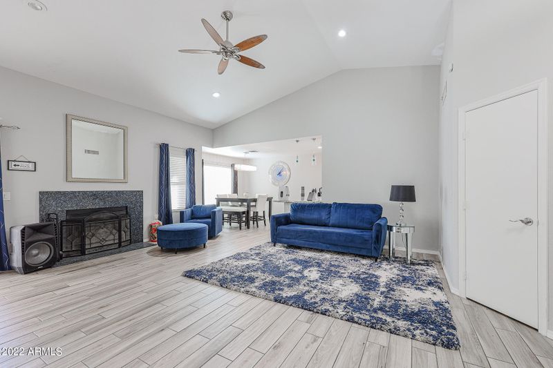1303 E Rosemonte Dr, Phoenix, AZ 85024