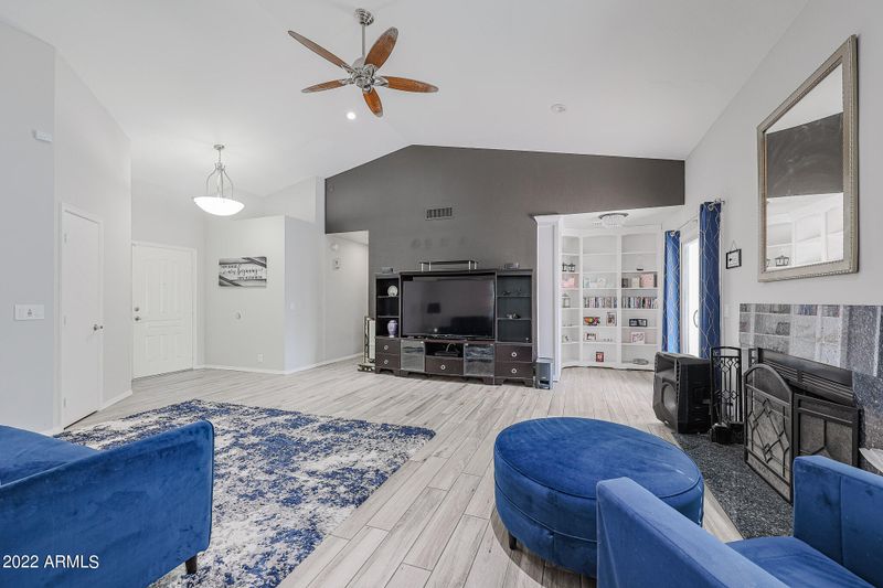 1303 E Rosemonte Dr, Phoenix, AZ 85024