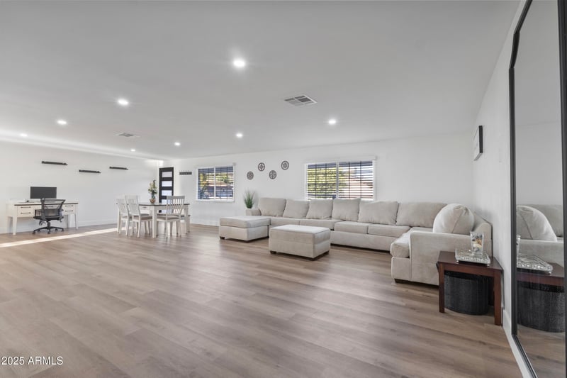 13050 17th Ave, Phoenix, AZ 85029