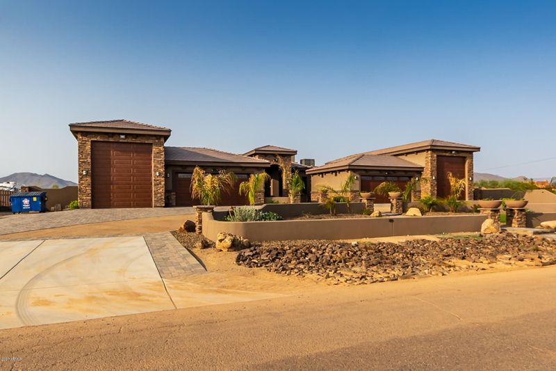1306 W Maddock Rd, Phoenix, AZ 85086