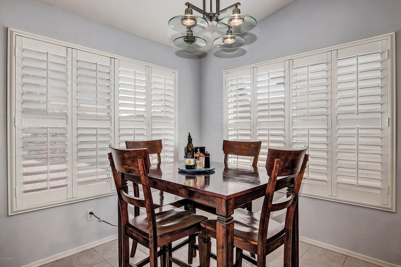 1306 W Wagoner Rd, Phoenix, AZ 85023
