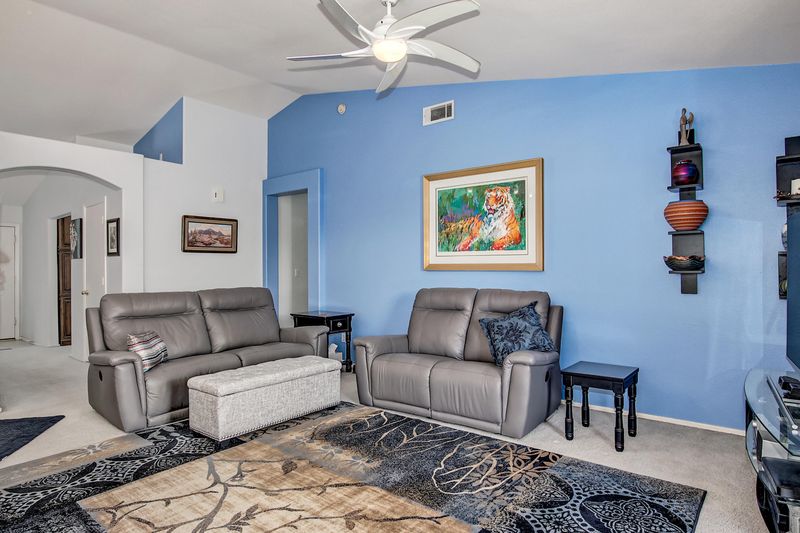1306 W Wagoner Rd, Phoenix, AZ 85023