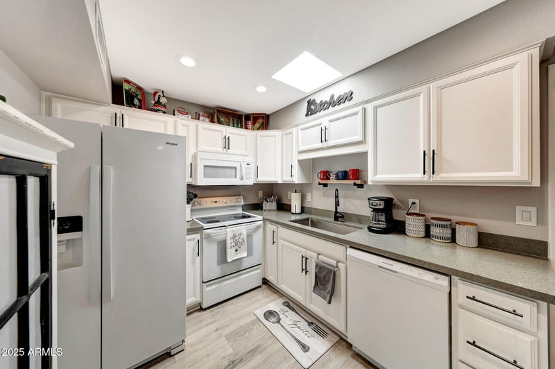 13067 100th Dr, Sun City, AZ 85351