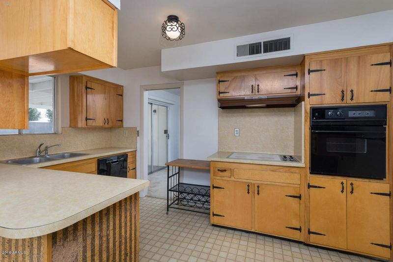 1307 E Orchid Ln, Phoenix, AZ 85020