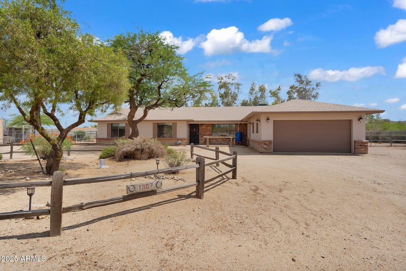 1307 Galvin St, Phoenix, AZ 85086