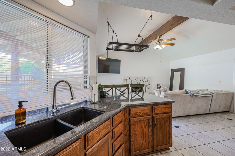 1307 S 30th St, Mesa, AZ 85204