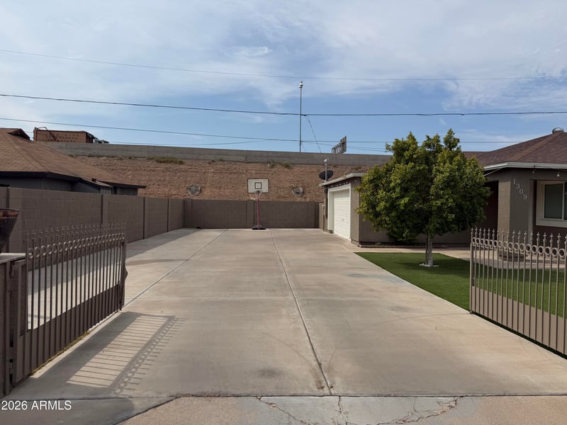1309 W Apache St, Phoenix, AZ 85007