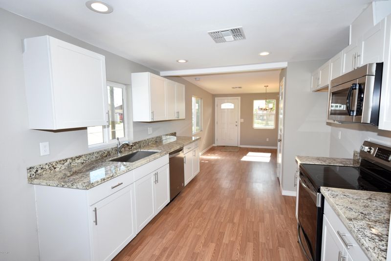 131 E Rose Ln, Avondale, AZ 85323