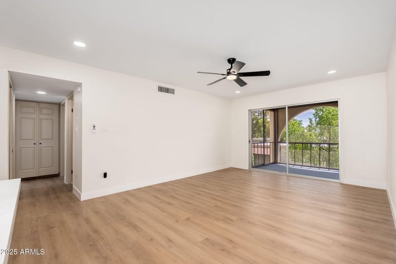 131 N Higley Rd #215, Mesa, AZ 85205
