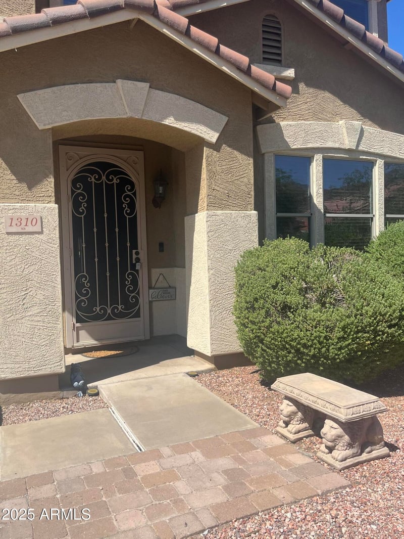 1310 Milada Dr, Phoenix, AZ 85042