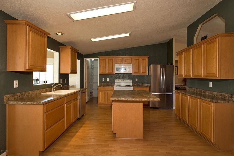 1310 N 103rd Pl, Mesa, AZ 85207