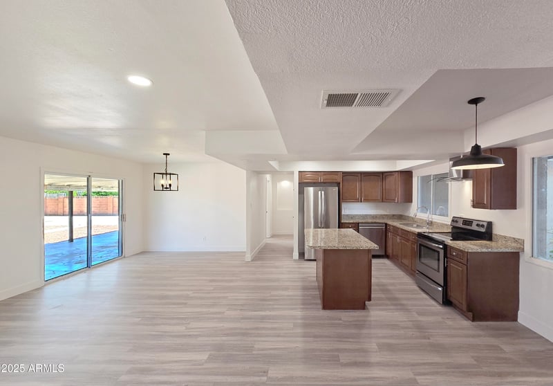 13121 21st Dr, Phoenix, AZ 85029