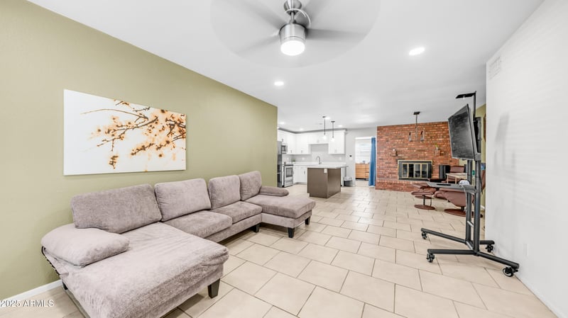 13131 Sierra Vista Dr, Glendale, AZ 85307
