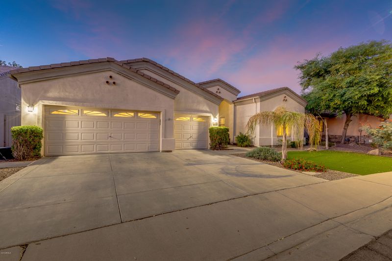 1318 E Catamaran Dr, Gilbert, AZ 85234
