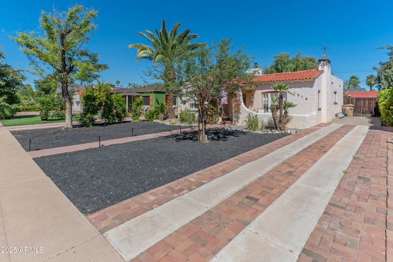 1318 Willetta St, Phoenix, AZ 85007