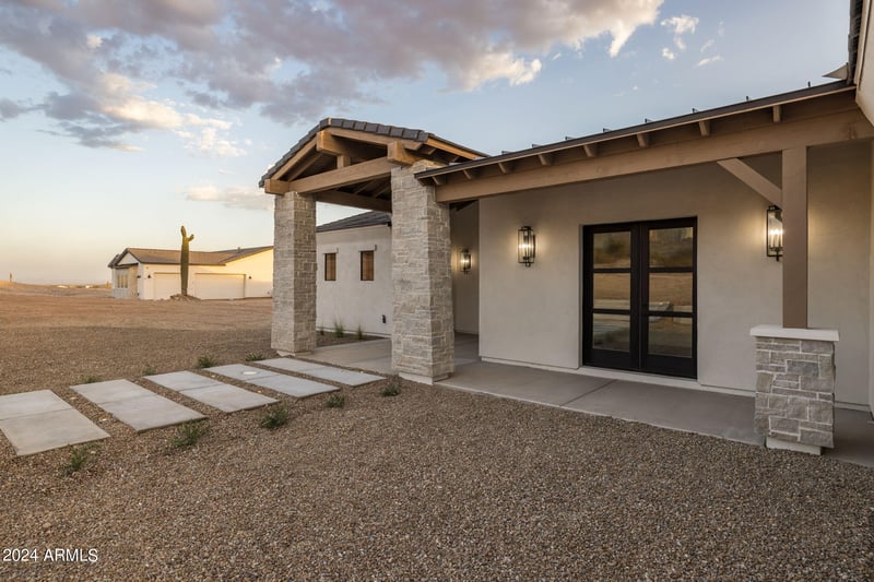 1319 Magma Rd, San Tan Valley, AZ 85144