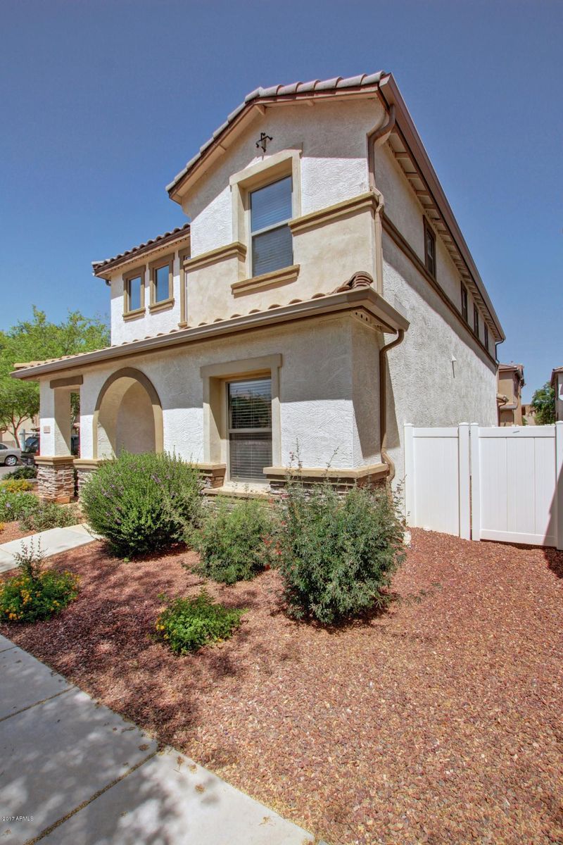 1319 S Joshua Tree Ln, Gilbert, AZ 85296
