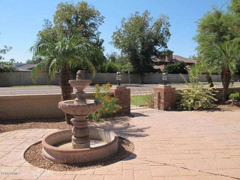 132 E Carver Rd, Tempe, AZ 85284