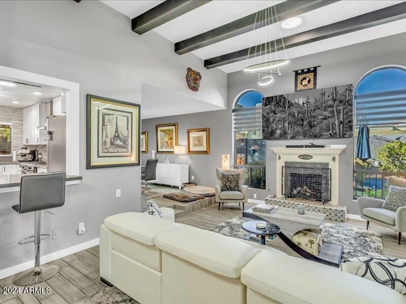 132 E Echo Ln, Phoenix, AZ 85020