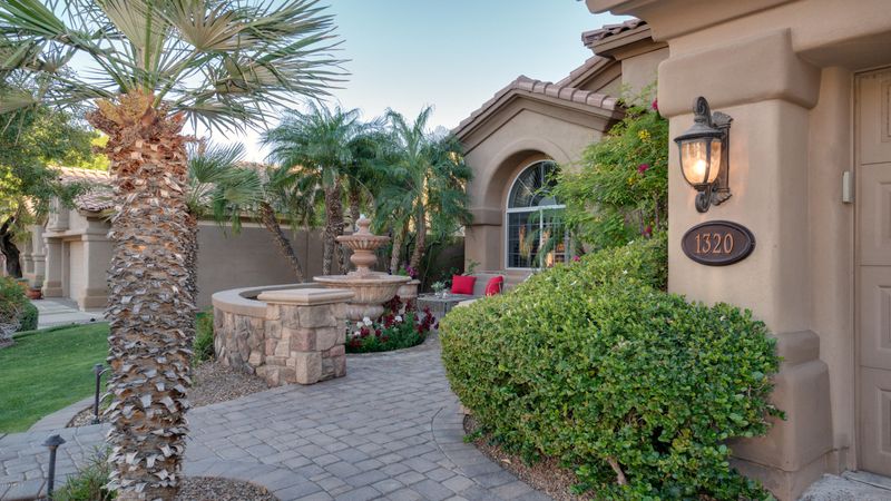 1320 E Desert Flower Ln, Phoenix, AZ 85048