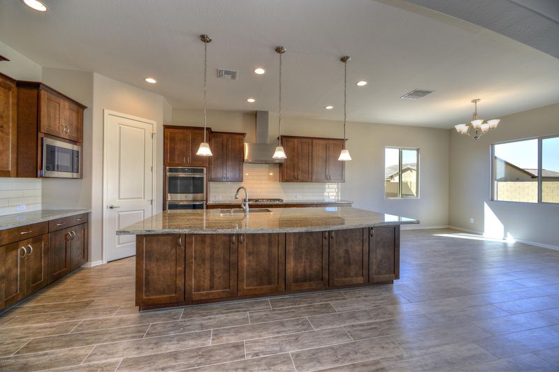 1320 N 102nd St, Mesa, AZ 85207