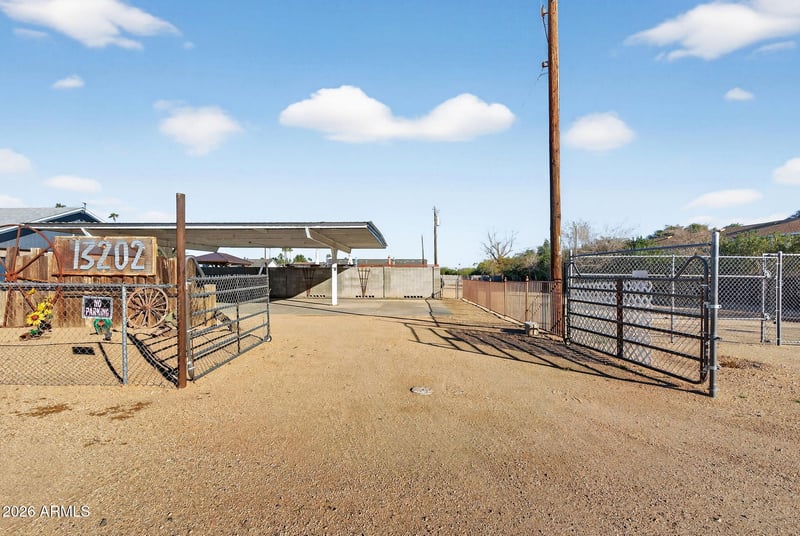 13202 Ocotillo Rd, Glendale, AZ 85307