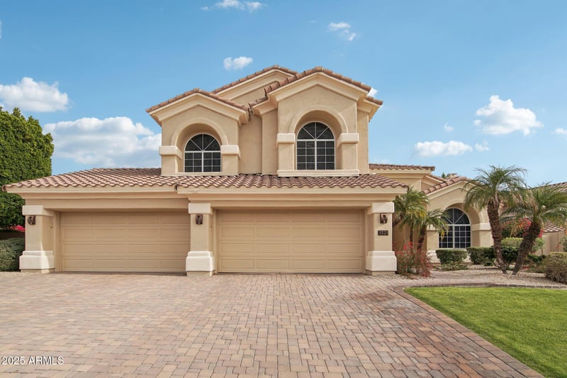 1321 E Desert Flower Ln, Phoenix, AZ 85048